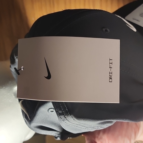 Nike Dri fit STRAPBACK HAT - Picture 6 of 7